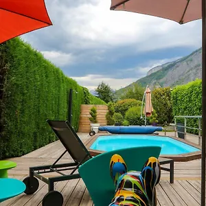 D'hotes Chez Dom Bed & Breakfast Saint-Jean-de-Maurienne